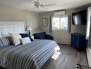 2 bedrooms, desk, iron/ironing board, free WiFi -  Cabana Bay Fish Camp, Lake St. Clair- Minutes to Anchor Bay (Clay Township)