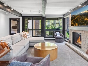 TV, fireplace
