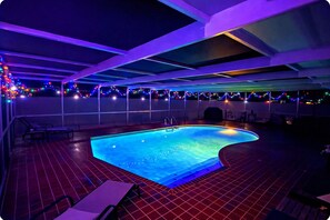 Alberca al aire libre y alberca climatizada