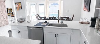 Paradise Palms Beach house with HEATED POOL🏖🌅🐬