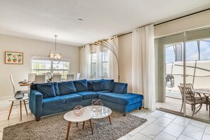 Living area - 5 Bedrooms/ 4 Bathrooms/ Storey Lake (4956 WA) (Kissimmee)