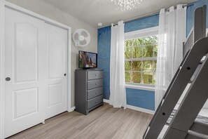 5 chambres, fer et planche à repasser, Wi-Fi, draps fournis