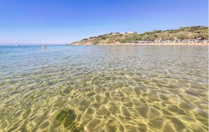 Una spiaggia nelle vicinanze