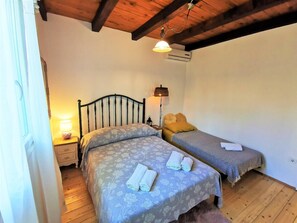 3 bedrooms, iron/ironing board, WiFi