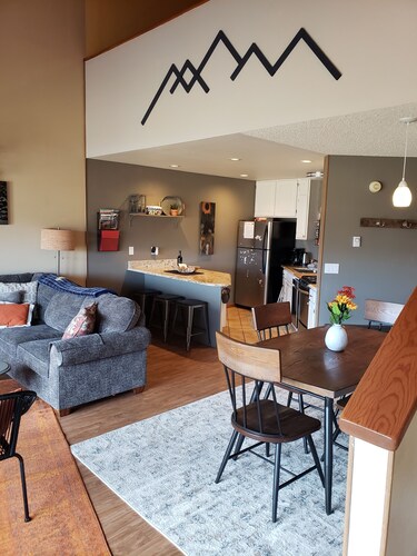 Remodeled Summit View Condo! Near Golf Course, Skiing, Hot Springs, and more!
