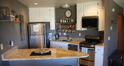 Remodeled Summit View Condo! Near Golf Course, Skiing, Hot Springs, and more!