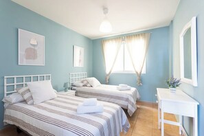2 bedrooms, iron/ironing board, travel cot, WiFi - Home2Book Los Sauces Apt, Los Cristianos (Los Cristianos)
