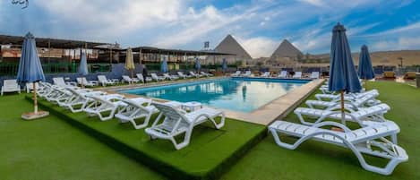 2 outdoor pools
