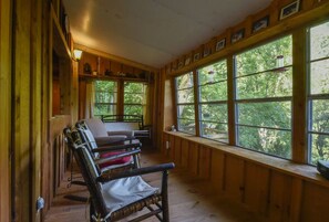 Interior - The Tulip Poplar Cabin - Perfect for Two People (Topton)