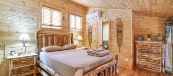 CAMELBACK CABINS 103  in POCONOS Ski on off block parking level no steps to unit