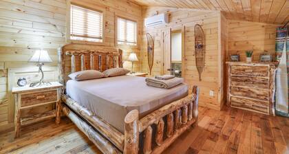 CAMELBACK CABINS 103 in POCONOS Ski on off block parking level no steps to unit