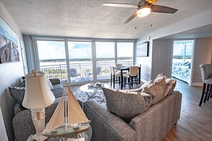 TV, ping pong - SUNNY DELIGHT PeckPlaza Luxury Beach Condo, 25SW, Breathtaking views, Pool (Daytona Beach)