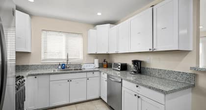 Upgraded 3B/2Bth Great Access to All You Need