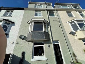 Exterior - *New* 5 Bedroom, Dartmouth Water Views, Sth Facing (Dartmouth)