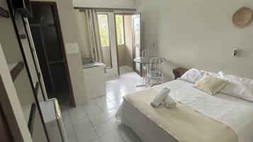 Standard-huone | Minibaari, tallelokero huoneessa, pimennysverhot, ilmainen Wi-Fi