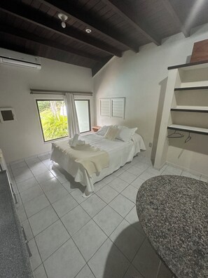 尊貴客房, 1 張標準雙人床 | 迷你吧、房內夾萬、遮光窗簾/窗簾、免費 Wi-Fi