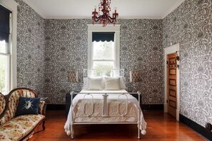 5 bedrooms, desk, iron/ironing board, free WiFi