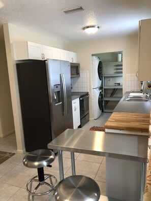 Fridge, microwave, oven, stovetop - Historic Downtown Punta Gorda (Punta Gorda)