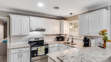 Microwave, dishwasher, coffee/tea maker, cookware/dishes/utensils