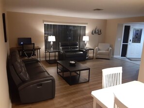 Interior - Gulf Access with Private Pool near Restaurants and Shopping (Cape Coral)