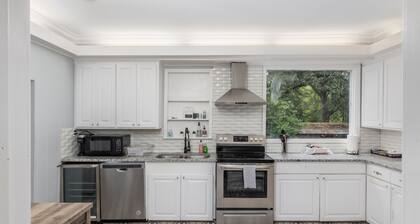 Royal Chateau in the heart of Fondren!