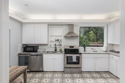 Royal Chateau in the heart of Fondren!