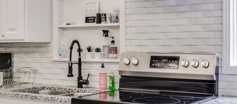 Royal Chateau in the heart of Fondren!