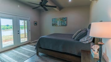 2 bedrooms, travel crib, WiFi