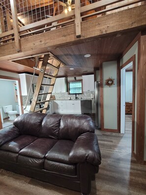 Smart TV, fireplace - Cabins at Walnut Creek #2 (Waller)