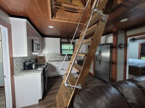 3 bedrooms, iron/ironing board, WiFi (free), bed sheets - Cabins at Walnut Creek #2 (Waller)
