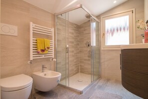 Douche, bidet