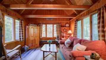 Smart TV, fireplace, DVD player