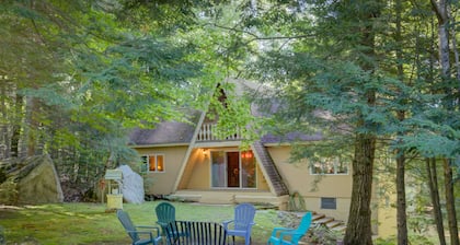 Cozy A-frame Cabin- Walk to Hills pond/Sunset lake- 20 mins to gunstock