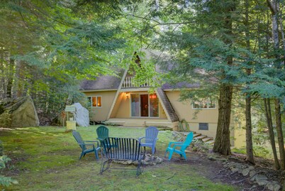 Cozy A-frame Cabin- Walk to Hills pond/Sunset lake- 20 mins to gunstock 