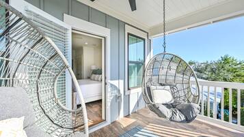 4 bedrooms, iron/ironing board, travel crib, free WiFi