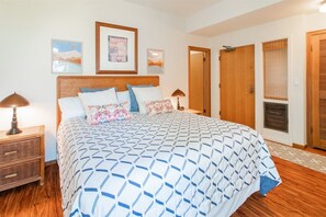 2 habitaciones, escritorio, tabla de planchar con plancha y wifi