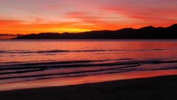 Beach nearby, sun-loungers, beach towels