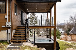 Tina de hidromasaje al aire libre