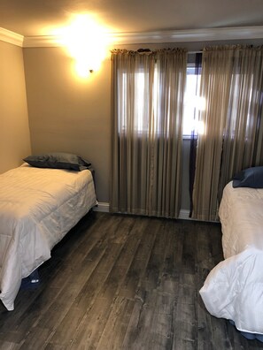 3 bedrooms, iron/ironing board, WiFi, bed sheets