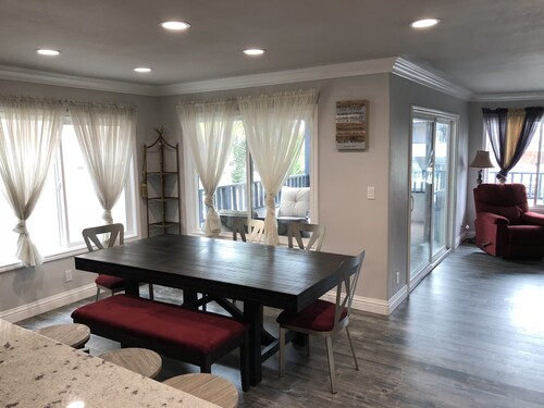 Walk to Beach & Harbor 1 - Lantern District  