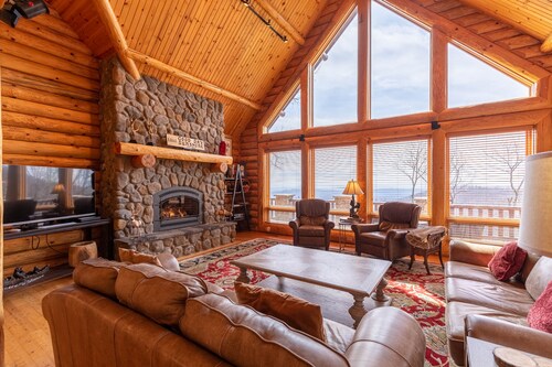 Good Day Sunshine - 4BR South of Blowing Rock with amazing views, ample privacy, and a hot tub