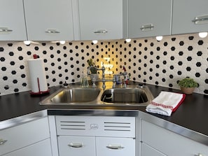 KĂŒhlschrank, Mikrowelle, Ofen, Herdplatte