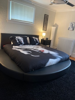 2 bedrooms, iron/ironing board, travel cot, free WiFi