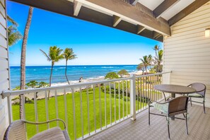 Property grounds - Beautiful Kapa'a Oceanfront Condo with a Fantastic Ocean View, (Kapaʻa)
