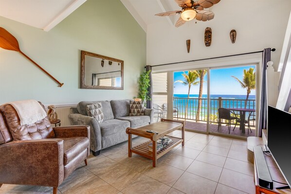 TV, DVD player - Beautiful Kapa'a Oceanfront Condo with a Fantastic Ocean View, (Kapaʻa)