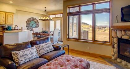 Unbelievable Views! NEW King Bed-Grill-2 Liv Areas-2 Car Garage-Steps to Trail/Walk to Town-Dogs Ok