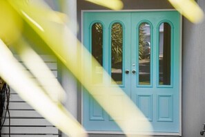 Exterior detail - Peace within the palms, Castaways Beach (Castaways Beach)