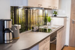 Kühlschrank, Ofen, Herdplatte, Geschirrspüler