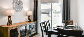 Newly Renovated Mid-Modern Townhome Central Twin Falls