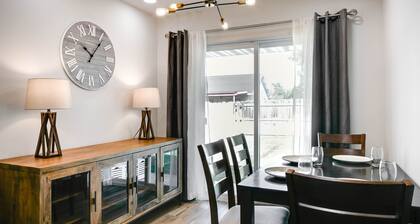 Newly Renovated Mid-Modern Townhome Central Twin Falls